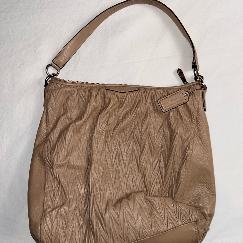 Elegant Tan Leather Shoulder Bag - Picture 2 of 7